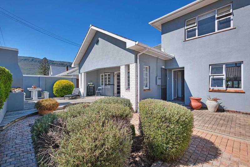 6 Bedroom Property for Sale in Fish Hoek Western Cape